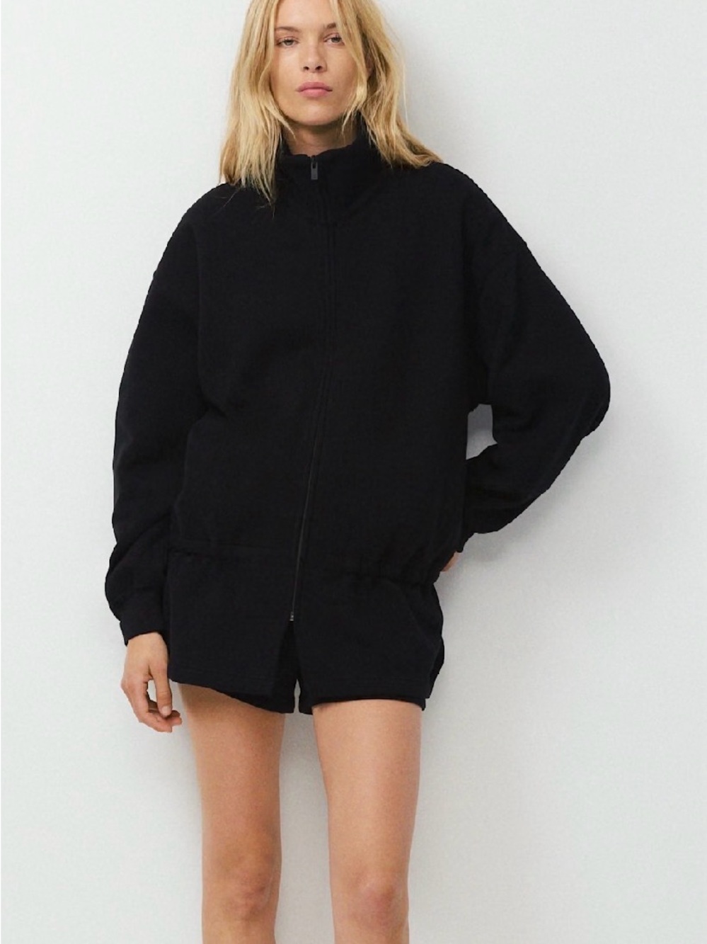 Aritzia NWT Black Women’s Zip-Front Mega Cinch Sweatfleece